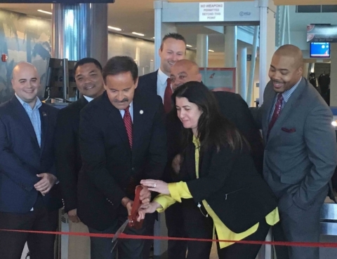 Leaders from Smiths Detection, Inc., and American Guard Services cut the ribbon at PortMiami to unveil the first dual-view x-ray system to be used anywhere in the world to screen cruise passengers' belongings. (Photo: Business Wire)