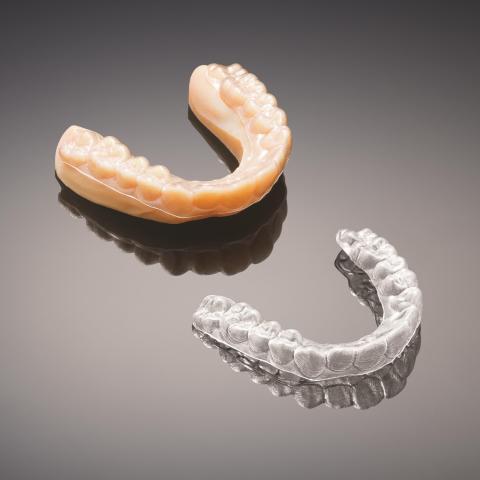 3D printed mold for clear aligner (upper left) produced on the Stratasys J700 Dental 3D Printing Solution, and resulting clear aligner (lower right) (Photo: Stratasys Ltd.)