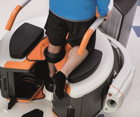 Carestream's compact OnSight 3D Extremity System equips sports medicine and orthopaedic specialists to capture 3D and weight-bearing exams of hands, wrists, elbows, knees, feet and ankles. (Photo: Business Wire)