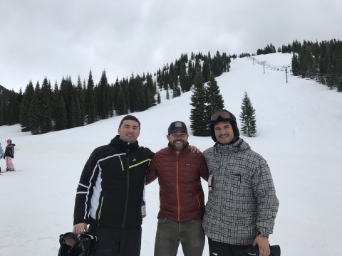 Die beiden Mitgründer von Skitude: Marc Bigas (links) und David Huerva (rechts) bei einem Meeting in einem kalifornischen Ski-Resort (Foto: Skitude)