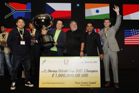 Startup World Cup 2017 winner, Unifa, receives $1,000,000 investment prize from Fenox VC and blessing from Steve Wozniak, Co-Founder of Apple (Photo: Business Wire)
