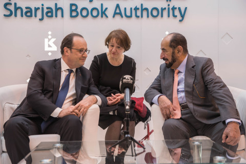 (Left to Right) French President François Hollande and His Highness Sheikh Dr. Sultan bin Muhammad Al Qasimi, Member of the Supreme Council Ruler of Sharjah during the Paris Book Fair 2017 (Photo: Business Wire)