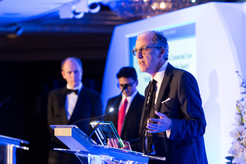 Marc Berrebi, co-fondateur d'eDevice, reçoit le prix Frost & Sullivan 2017 à Londres. (Photo: Frost & Sullivan)
