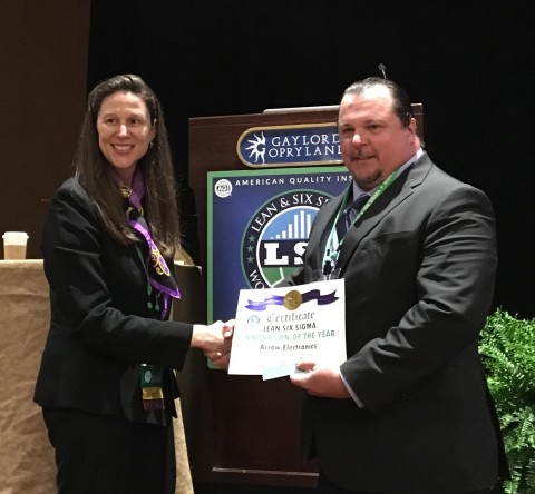 Arrow's Lean Sigma Continuous Process Improvement Leader Thomas Van Eimeren (right) accepts the "Innovation of the Year" award at the Lean & Six Sigma World Conference. This is Arrow's second consecutive year winning the award. (Photo: Business Wire)