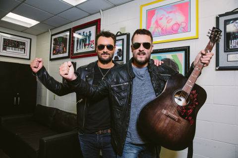 Eric Church meets his brand-new wax figure for Madame Tussauds Nashville backstage at his sold-out Staples Center show. (Photo: Business Wire)