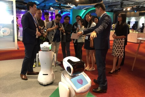 Sanbot interacts with attendees at IBM Forum 2017. (Photo: Business Wire)
