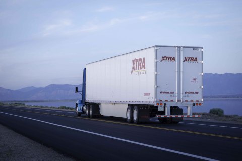 XTRA Lease is installing the SkyBitz GXT5000 solar-powered fleet management system on over 50,000 of its over-the-road dry vans and reefers, including approximately 9,000 new trailers purchased this year. (Photo: Business Wire)