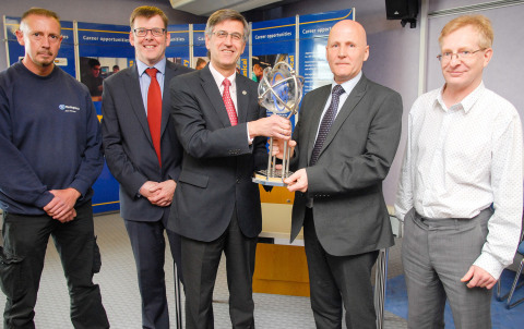 L to R: John Winder, Unite Shift Convenor; Mick Gornall, VP & Managing Director, UK and Middle East Region; José Emeterio Gutiérrez, Interim President and CEO ; Simon Marshall, Managing Director, UK Fuel Operations; Glyn Russell, Prospect Branch Secretary. (Photo: Business Wire)
