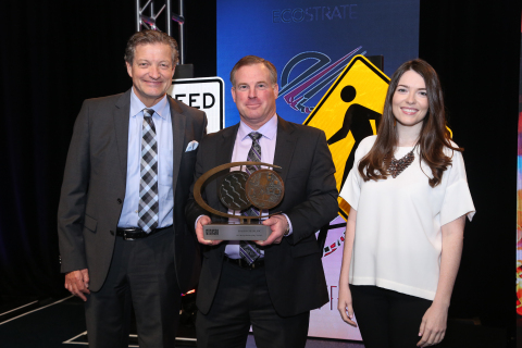 EcoStrate CEO Ron Sherga (left), and Vice President of Sales and Business Development Haley Sherga (right) receive the Design for Recycling Award from ISRI Chair Mark Lewon. (Photo: Business Wire)