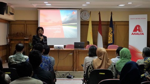 Ms Djanuwati discussed the importance of sustainability and how it has shaped the development of Axalta’s high performance coating solutions at Universitas Indonesia campus talk. (Photo: Business Wire)