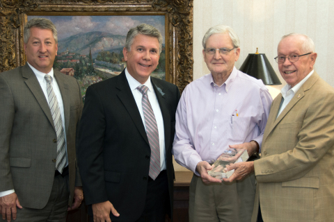 Sensus presents Dickson Electric with award for deploying the 500,000th Stratus meter. (Photo: Business Wire)