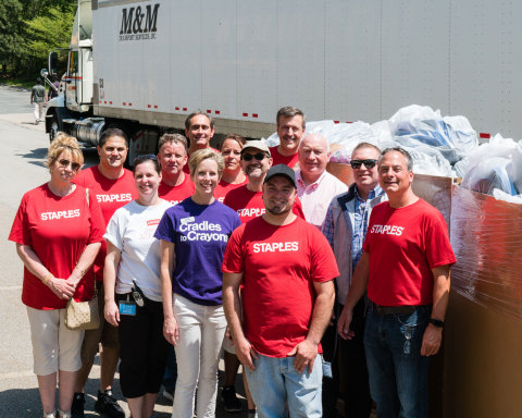 Mark and Adam Warsofsky from M&M Transport Services, Inc. provided logistical support to deliver backpacks to the schools, are joined by Staples’ Supply Chain associates and Lynn Margherio, Cradles to Crayons’ Founder and CEO. (Photo: Business Wire)
