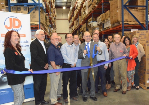 Mark Ford, President of JD Food, with City of Fresno Mayor Lee Brand, Fresno County Supervisor Sal Quintero and others to commemorate the opening of its 65,000 sq. ft. state-of-the-art food distribution center. (Photo: Business Wire)
