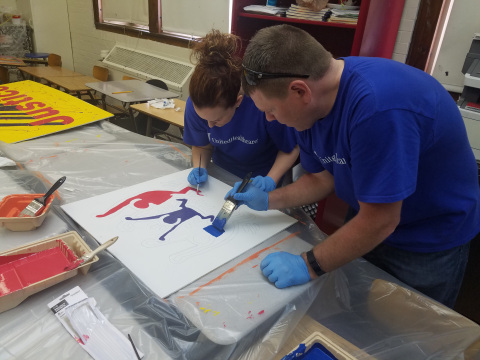 UnitedHealthcare volunteers on Thursday visited J.E. Clark Preparatory Academy in Detroit and painted a series of panel murals for the gym’s walls. At the school, the volunteers were joined by Detroit Lions wide receiver Marvin Jones Jr. and officials from City Year Detroit to announce UnitedHealthcare’s $11,000 donation to Jones’ Dreambuilders program. The donation was used to purchase four new basketball backboards and paint the gym’s lockers (Photo courtesy of UnitedHealthcare).