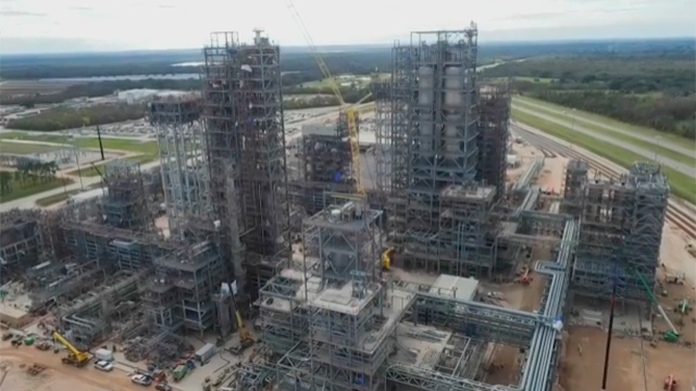 Chevron Phillips Chemical started construction of a $6 billion U.S. Gulf Coast Petrochemicals Project in summer 2014. The project consists of a 1.5 million metric tons/year (3.3 billion pounds/year) ethane cracker and two world-scale polyethylene units that will each produce 500,000 metric tons of plastic resin every year. Our U.S. Gulf Coast project will create 400 long-term permanent jobs as well as 10,000 construction and engineering jobs. The project is expected to be completed in 2017.