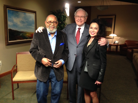 GLIDE co-founder Rev. Cecil Williams, Warren Buffett, GLIDE co-founder Janice Mirikitani (Photo: Business Wire)