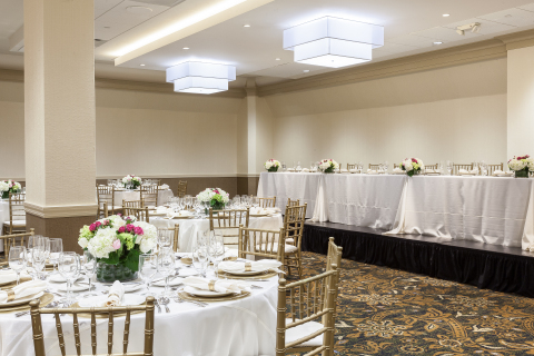 Holiday Inn Chicago North - Evanston - Have Your Affair With Us (Photo: Business Wire)