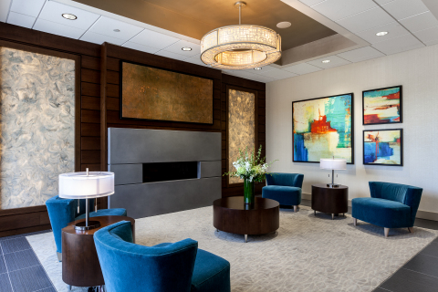 Holiday Inn Chicago North - Evanston - Stunning New Lobby (Photo: Business Wire)