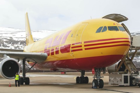 On dedicated weekly flights, DHL transports the fresh seafood to the DHL terminal in Oslo, from where the freight is sent to South Korea and other destinations as the United States. (Photo: Business Wire)