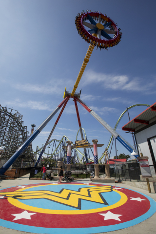 Wonder Woman Lasso of Truth takes riders on the ultimate pendulum experience. (Photo: Business Wire)