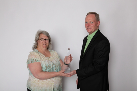 Susan Strople from the Douglas County School District, Nevada, accepts the award from Tyler's Dane Womble. (Photo: Business Wire)