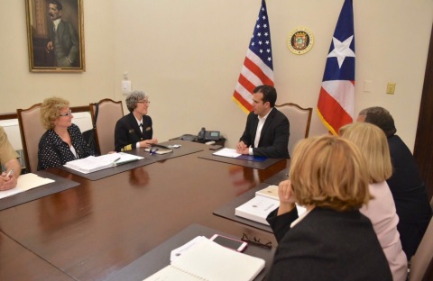Dr. Carmen Deseda, State Epidemiologist (right), Dr. Rafael Rodriguez-Mercado, Secretary of Health (right), Ricardo Rosselló, Governor of Puerto Rico (center), CDC Acting Director Anne Schuchat, MD (left), and other CDC and PRDH officials meet to discuss the latest Zika cases in Puerto Rico and ongoing collaboration and response efforts from the CDC and PRDH to keep the number of cases down. (Photo: Business Wire)
