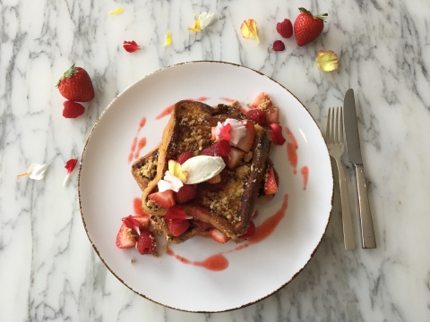 Andaz West Hollywood's Strawberry Pain Perdu with Mascarpone, Almond Streusel and Flowers. The hotel is participating in the EAT (RED) SAVE LIVES campaign, and every order of this special breakfast triggers a $3 donation from the hotel that goes directly to (RED)’s fight. (Photo: Business Wire)