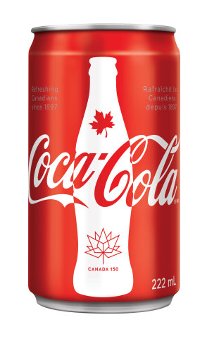 Cet été, les Canadiens auront l’occasion de porter un toast au Canada avec des mini-canettes de 222 ml commémoratives de Coca-Cola bien froid pour souligner notre héritage canadien. (Photo: Business Wire)