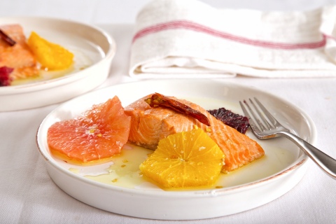 Poached Alaskan Prince William Sound Sockeye Salmon with Citrus. For the recipe, visit https://tinyurl.com/y8vfqmaf. (Photo: Business Wire)