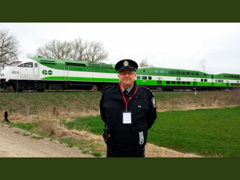 Peter Mohyla de Metrolinx reçoit le Prix Roger Cyr pour sa contribution exceptionnelle à la sécurité ferroviaire (Photo: Business Wire)