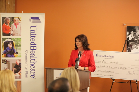 Wisconsin Lt. Gov. Rebecca Kleefisch joins UnitedHealthcare to announce $100,000 in grants to organizations improving health and independence of Wisconsinites with disabilities (Photo: John-Paul Greco).