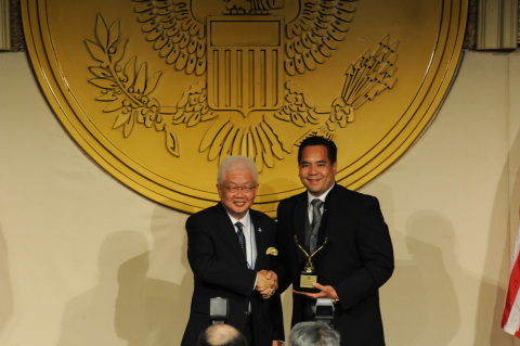 Utah Attorney General Reyes receives Public Servant Award at International Leadership Foundation Gala (Photo: Business Wire)