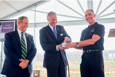 From left to right, Rep. Joe Wilson (R-SC), South Carolina Governor Henry McMaster, and Joerg Klisch, Director of Operations of MTU America, "flip the switch" to formally launch MTU America's 1.35 MW DC solar project installed by SolAmerica Energy in Graniteville, SC. (Photo: Business Wire)