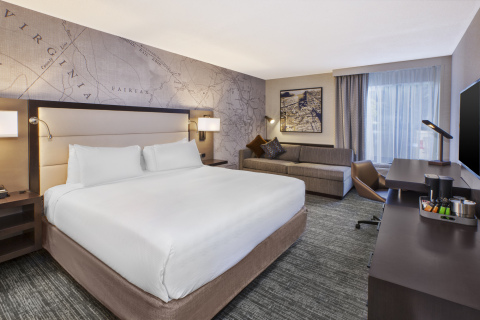 One of the 168 newly upgraded guestrooms at DoubleTree by Hilton McLean Tysons (Photo: Business Wire)