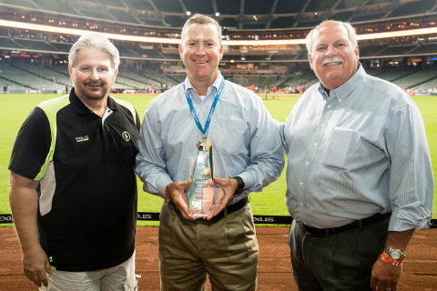 Presenting the David Weekley Homes "Partner of Choice" award to John Doggett of LP, center, are Bill Justus, David Weekley Homes vice president of Supply Chain Services, left, and David Weekley. (Photo: Business Wire)