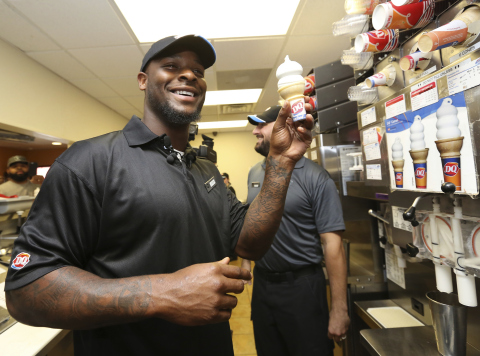 Le'Veon Bell trades in his cleats for treats. (Photo: Business Wire)