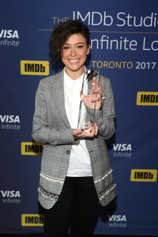 Tatiana Maslany (ORPHAN BLACK, STRONGER) Receives The IMDb "Fan Favorite" STARmeter Award In Toronto At The Visa Infinite Lounge (Photo: Business Wire)