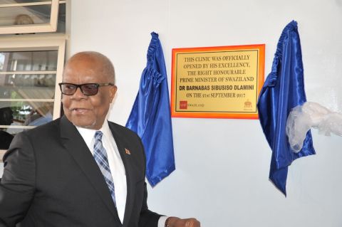 Right Honorable Prime Minister, Dr. Sibusiso Dlamini, unveils Matsapha Comprehensive Healthcare Clinic. (Photo: Business Wire) 