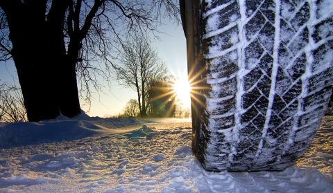 Yourtyres.co.uk helps tyre dealers and car companies to exploit the full potential of the upcoming winter business (Photo: Business Wire)