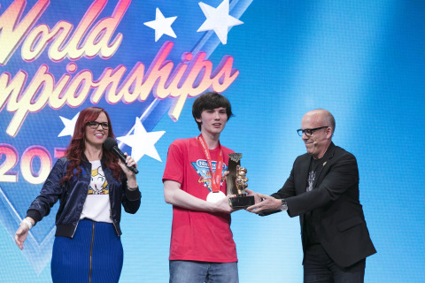 Nintendo of America Senior Vice President of Sales & Marketing Doug Bowser awards winner Thomas Gonda with the trophy of the Nintendo World Championships 2017 at the Manhattan Center in New York, NY. (Photo: Business Wire)