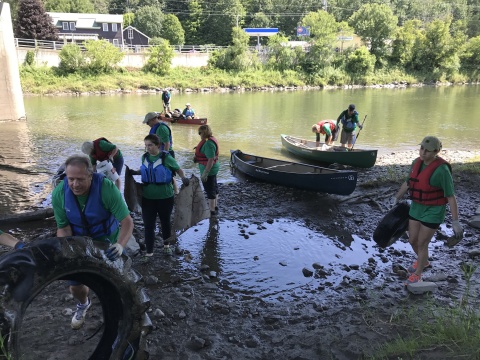 Over 450 Keurig Green Mountain volunteers helped to remove trash and debris from rivers across the United States during the company's 13th annual river cleanup events. (Photo: Business Wire)