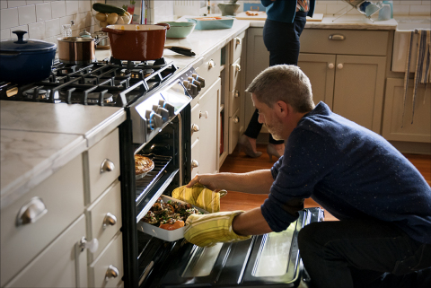 Samsung Helps Homeowners Get Ready to Get Together for the Holidays (Photo: Business Wire)