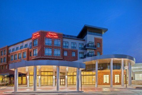 Hampton Inn & Suites Chicago/Mt. Prospect (Photo: Business Wire)