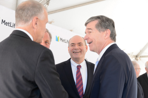 MetLife EVP and Head of Global Technology & Operations Marty Lippert welcomes North Carolina Governor Roy Cooper, U.S. Senator Thom Tillis and U.S. Senator Richard Burr to MetLIfe's Global Technology Campus in Cary, North Carolina. (Photo: Business Wire)