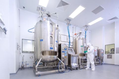2,000-litre mammalian cell culture tank (Photo: Business Wire)
