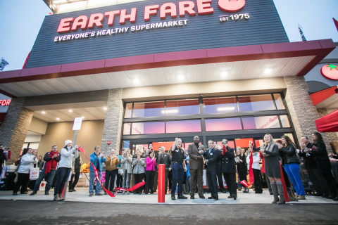 Earth Fare Roanoke Ribbon Cutting (Photo: Business Wire)