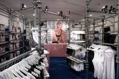 Calvin Klein, Inc. Announces Holiday Retail Experience with Amazon Fashion