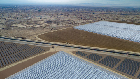 Artist rendering of Aera and GlassPoint's Belridge Solar project, the first of its kind in the world to use solar steam and solar electricity to power oilfield operations. (Photo: Business Wire)