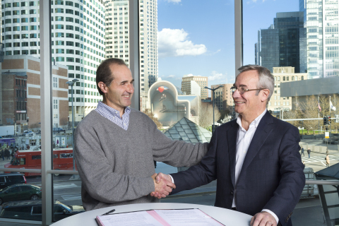 John Spirtos, President, Avitas Systems (left) and Philippe Donche-Gay, Senior Executive Vice President, international Operations & Support, at Bureau Veritas (right) sign their partnership (Photo: Business Wire)