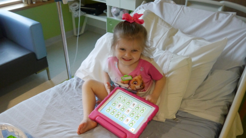 Alder Hey patient Miley enjoying the Alder Play app (Photo: Busines Wire)